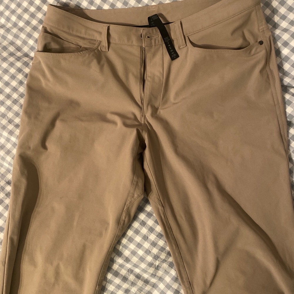 Men's Lululemon Classic ABC Dress Pant (Khaki)